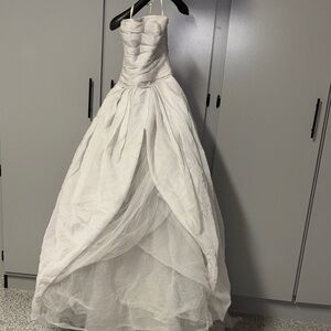 WHITE VERA WANG Strapless soft gray Ball Gown Wedding Dress SZ 2